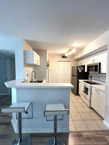 Boynton Beach Condo: 713 Villa Circle, Boynton Beach, FL 33435