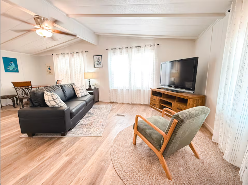 Thatcher House: 650 N 1st Ave