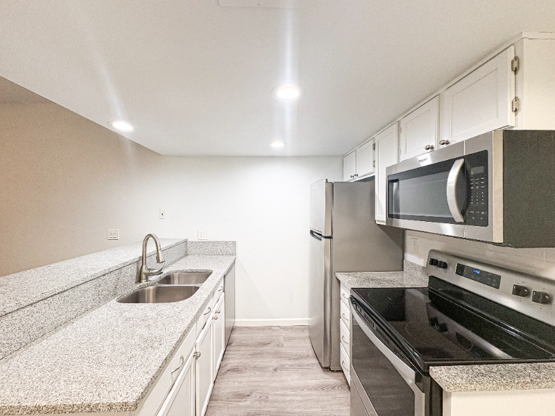 Phoenix Apartment: 80 W Maryland Ave