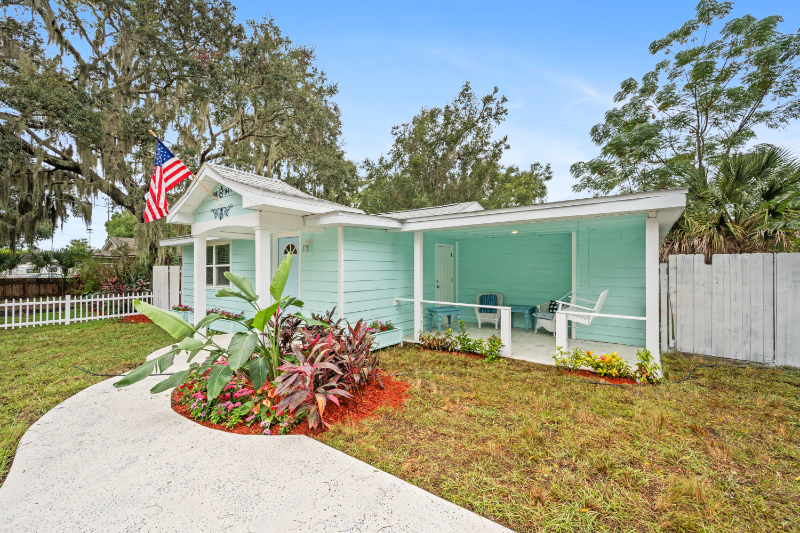 Mount Dora House: 245 S Rhodes Street