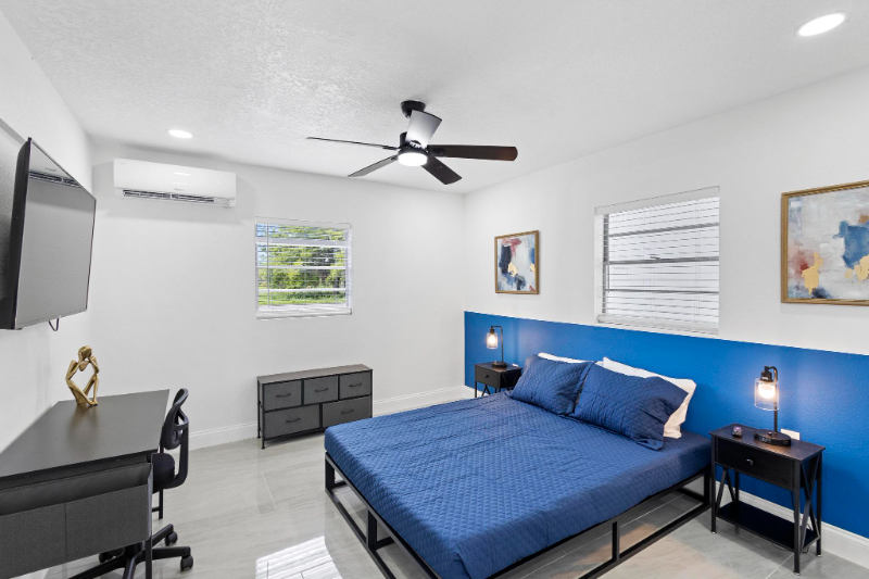 Oviedo House: 1824 Lake St