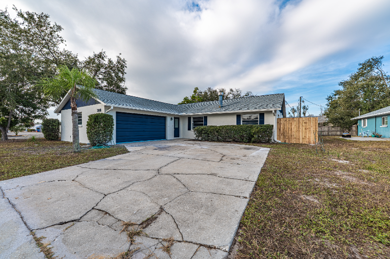 Bradenton House: 308 55th St W