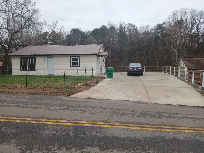 Morristown House: 1967 Old Liberty Hill Road