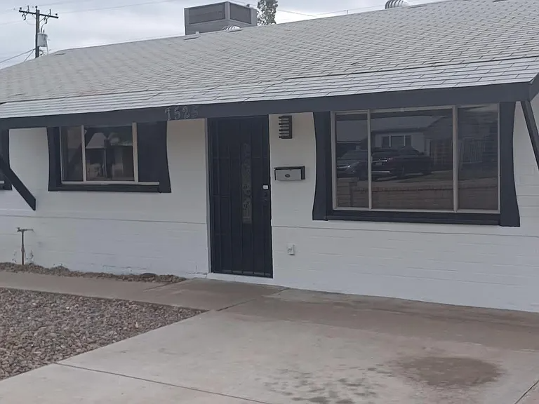 Scottsdale House: 7525 E Roosevelt St