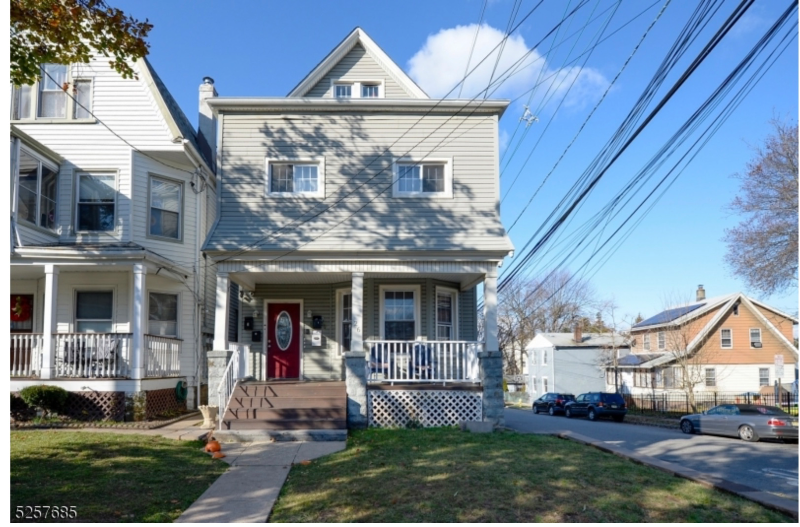 Bloomfiels Condo: 26 Ella St