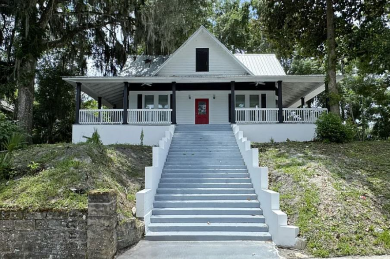 Palatka House: 1325 River St.
