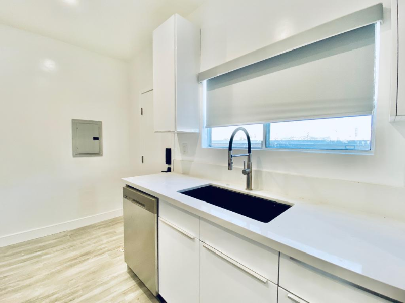 Los Angeles Apartment: 627 Brittania Street