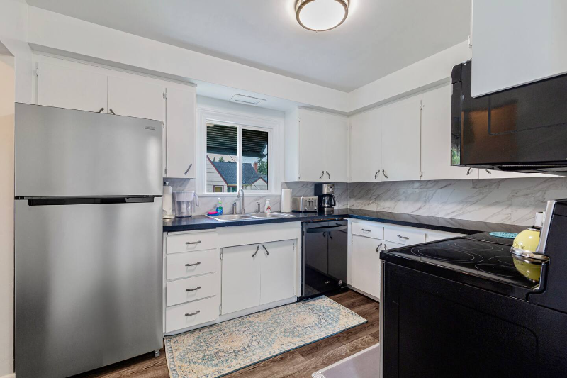 Seattle House: 8542 S 121st St