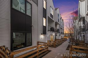 Lakewood Townhome: 1169 S Reed Way