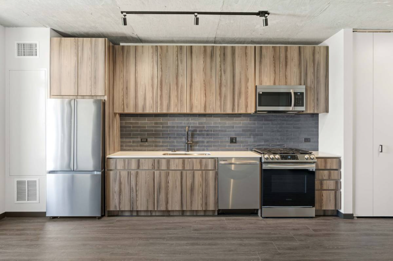 Chicago Condo: 138 N Ashland Ave