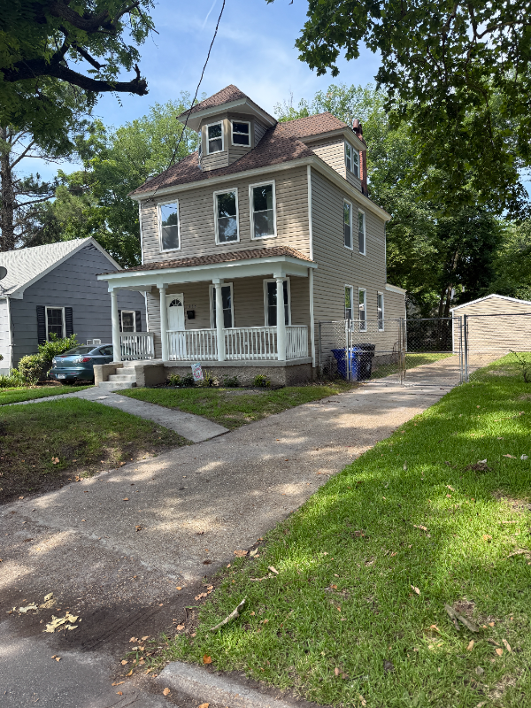 Portsmouth House: 1324 Charleston Ave