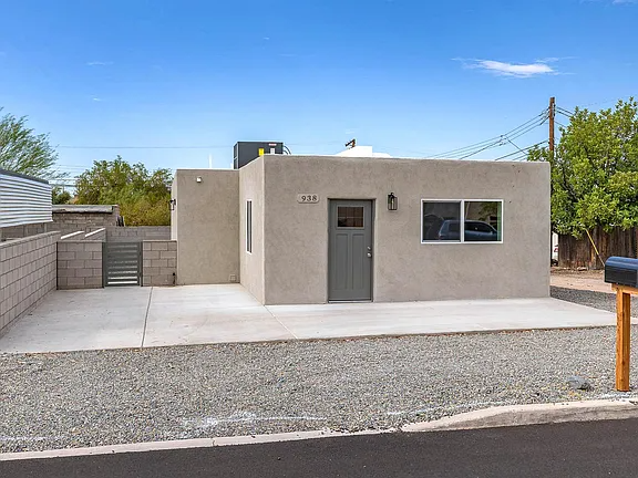 Tucson House: 938 E Waverly St