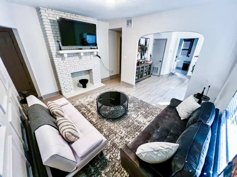 Baltimore Apartment: 311 Cathedral St