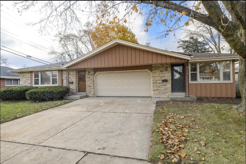Waukesha Townhome: 1524 Pewaukee Rd