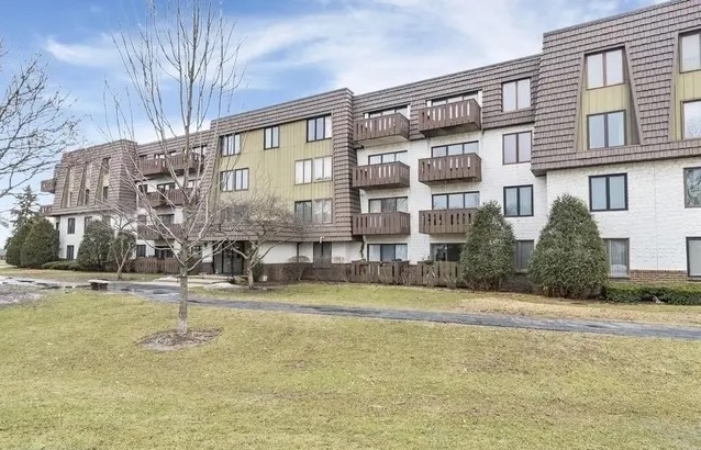 Lake Bluff Condo: 12900 W Heiden Cir