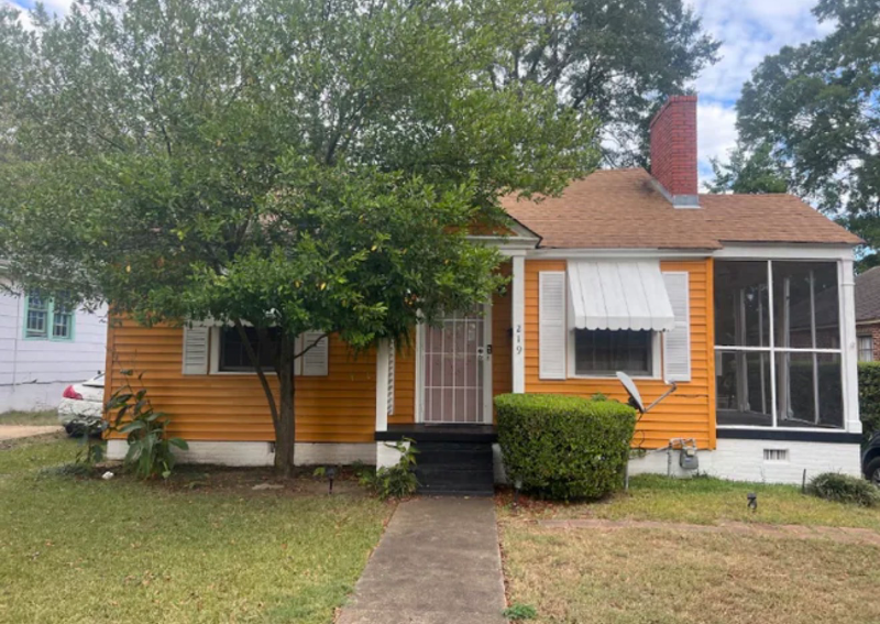 Montgomery House: 219 S. Panama Street