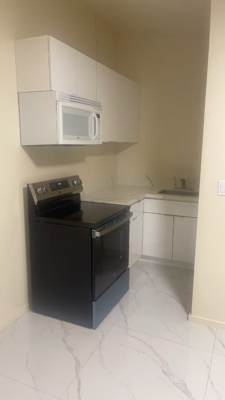 Honolulu House: 1676 Hoonipo St #A