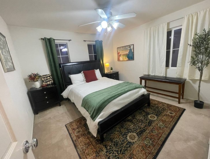 Brooklyn Townhome: 331 Hancock St