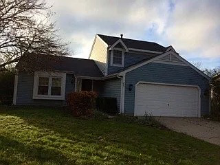 Crystal Lake House: 1253 Rosewood Ln Crystal Lake IL 60014