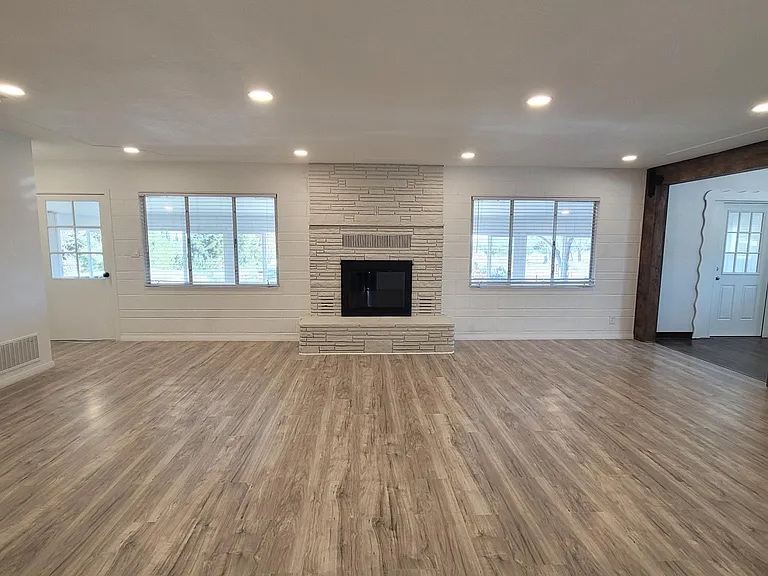 Palmdale House: 36745 Vista Del Lago St