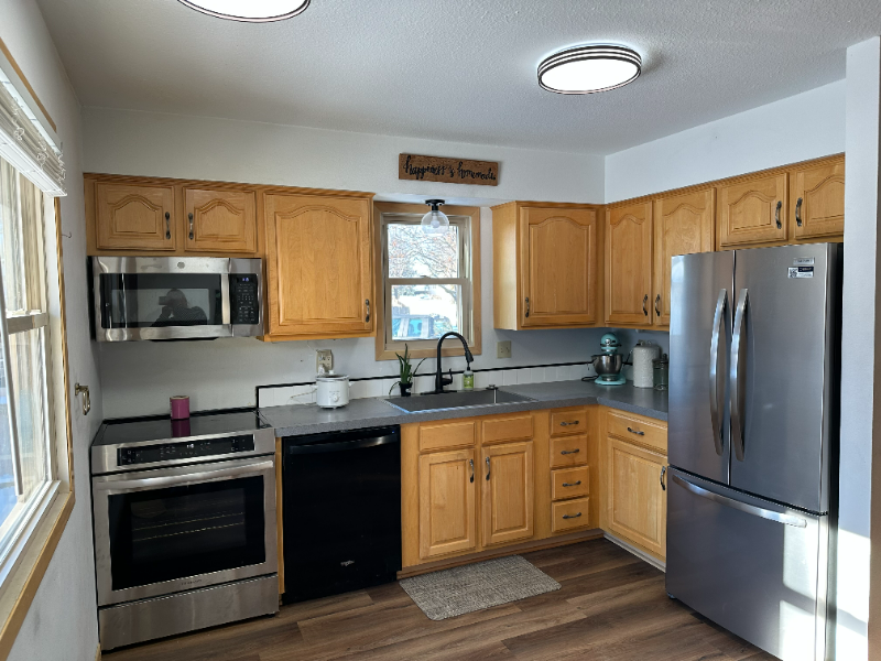 Adel House: 1511 Hyvue St