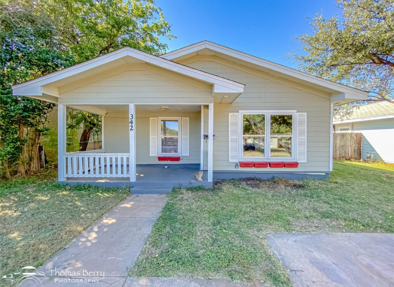 Abilene House: 342 Meander st