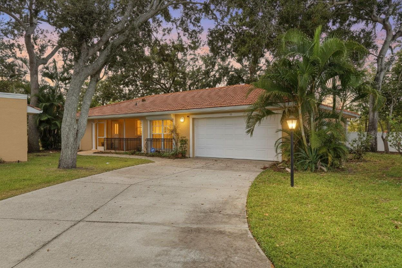 Palmetto House: 131 49TH CT E