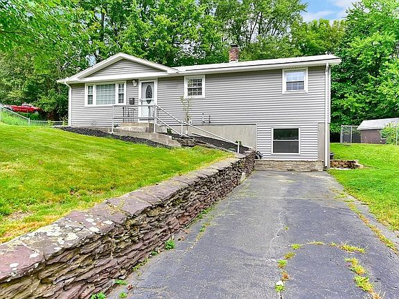 South Hadley House: 7 Linden Dr