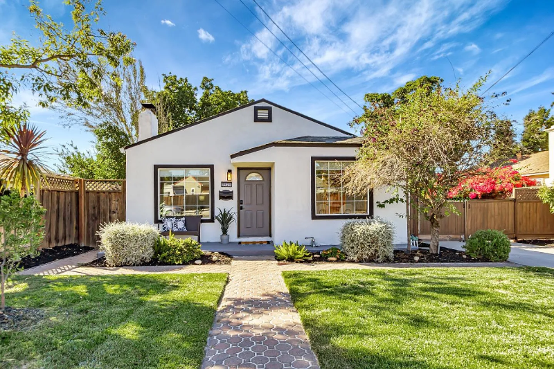 Santa Clara House: 2571 Los Coches