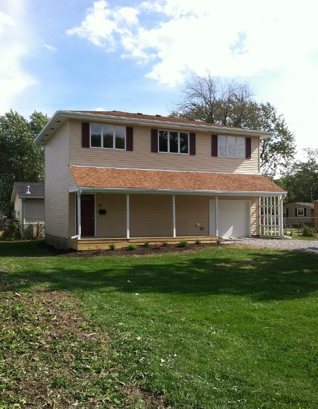 Crown Point House: 712 N Jackson