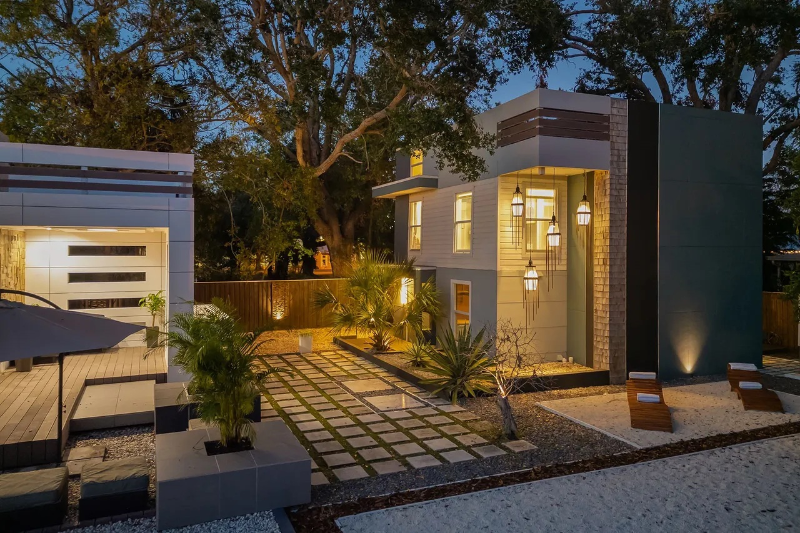 Bradenton House: 603A 38th St W