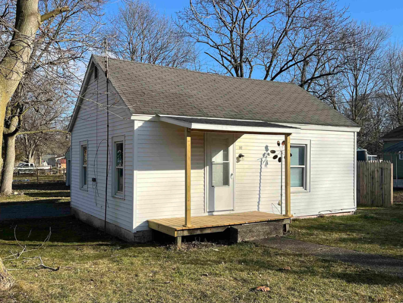 Goshen House: 317 E Oakridge Ave