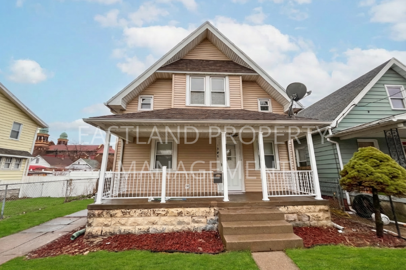 Toledo House: 1966 Burr Street