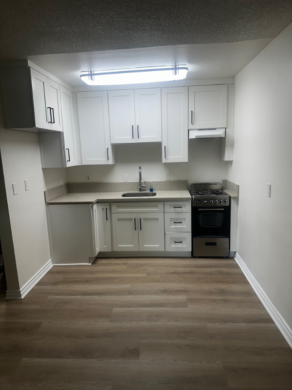 Valley Glen Apartment: 13059 Oxnard Street
