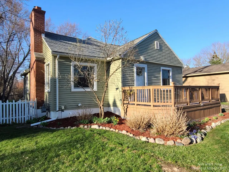 Ypsilanti House: 2432 Burns Avenue