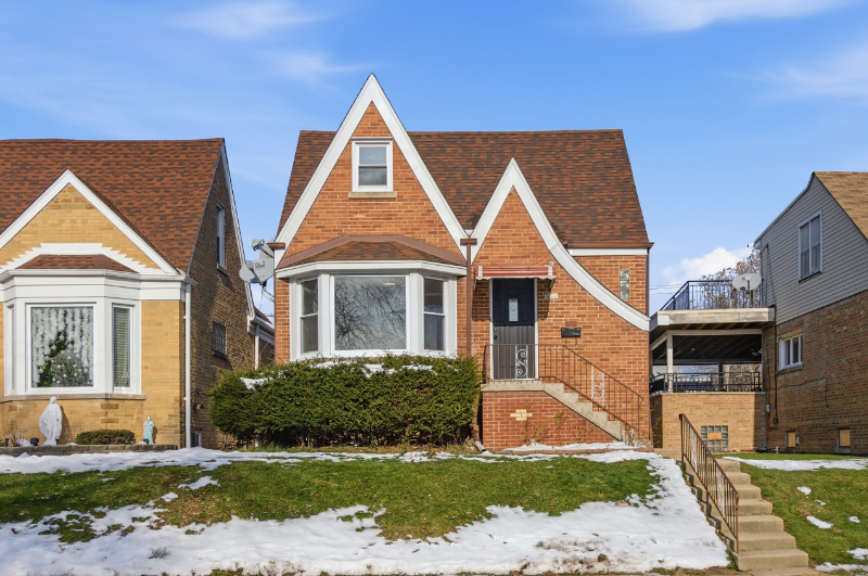 Chicago Apartment: 6640 W Foster Ave