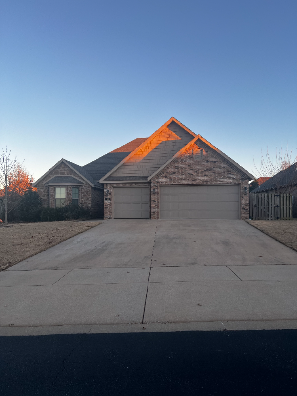 Bentonville House: 4103 SW Stonewood Ter