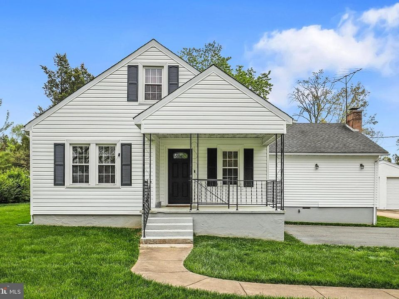 Manassas House: 8313 Rolling Rd