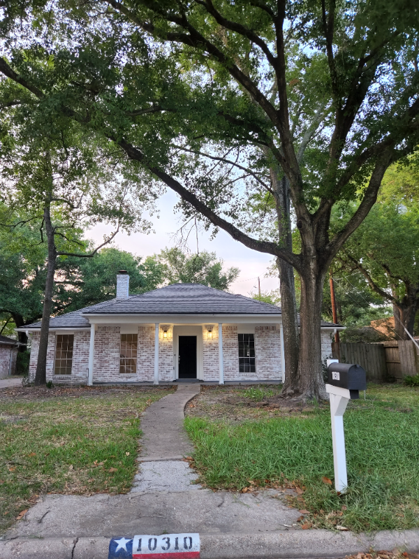 HOUSTON House: 10310 Pine Pass Dr