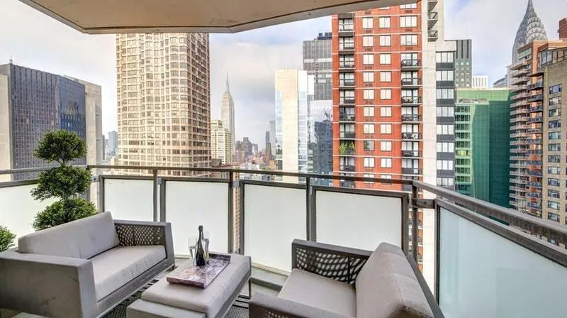 New York Condo: 300 e 40th St