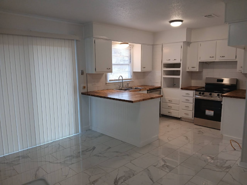 Jonesboro House: 1703 W Oak Ave