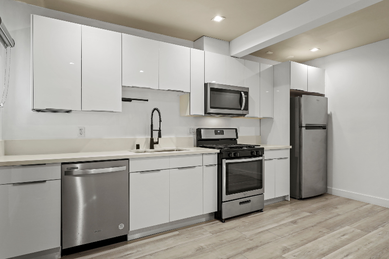 Los Angeles Apartment: 1139 Bellevue Avenue