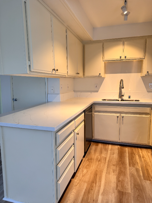 Los Angeles Apartment: 2425 Purdue