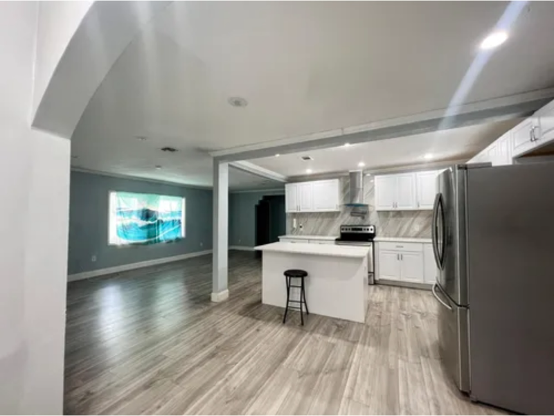 Saint petersburg House: 2337 37th St S