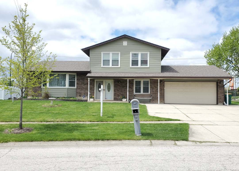 Elk Grove Village House: 1595 Oregon Trl