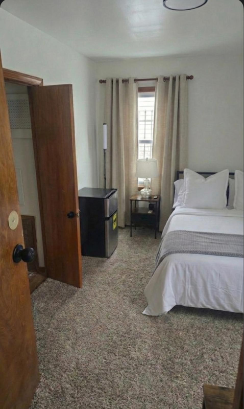 Euclid House: 316 Halle Dr