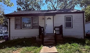 Saint Louis House: 24 Vierling Dr Saint Louis, MO 63135