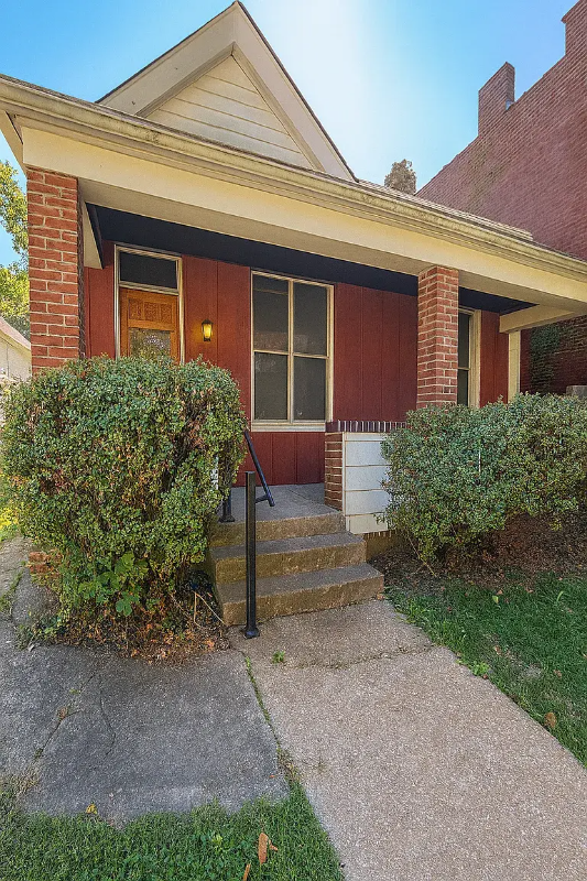 Saint Louis House: 3420 Alberta St Saint Louis, MO 63118