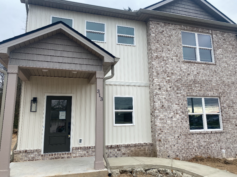 Clinton Townhome: 313 W Broad Street