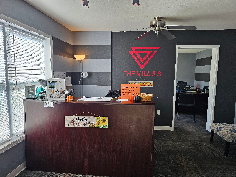 Marshfield Apartment: 2313 W 5th Street